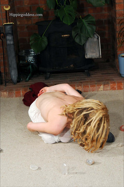 Robin Redhead/Pictures/Hippie Goddess/Ingress & Lacey 3/inglac3s026.jpg