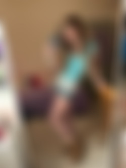 3. Short Skirt Weather/2023-04-03_Short_Skirt_Weather (11).jpg